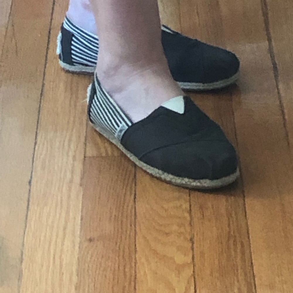 Toms - Picture 2 of 6